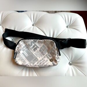 Lululemon Everywhere Belt Bag 1L! Limited edition.